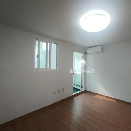 Rent this 1 bed apartment on 서울특별시 강남구 역삼동 700-23