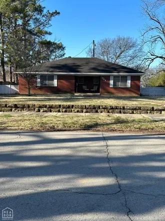 Buy this 3 bed house on 701 Walnut Street in Newport, AR 72112