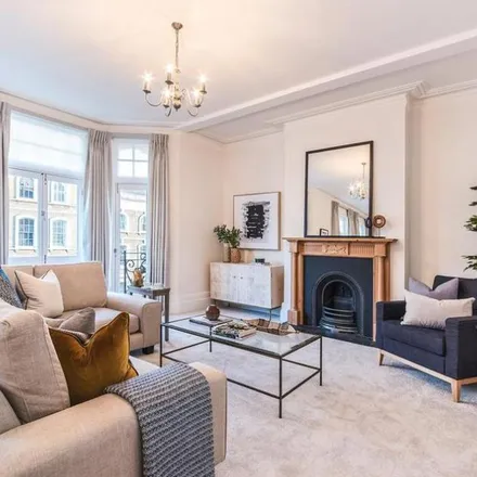 Rent this 3 bed apartment on 45 Gloucester Square in London, W2 2TQ