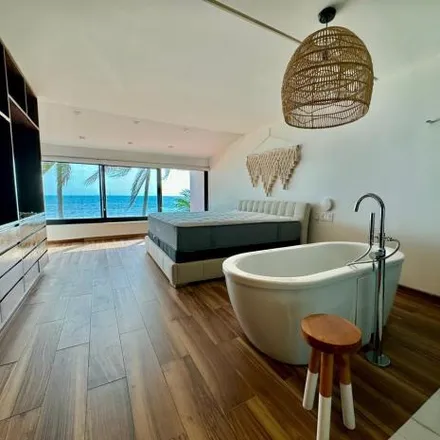 Buy this 5 bed house on Ciclovía Zona Hotelera 1ra Etapa in Smz 3, 77500 Cancún