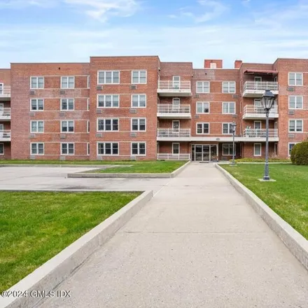 Buy this 2 bed condo on 52 Lafayette Place in Greenwich, CT 06830