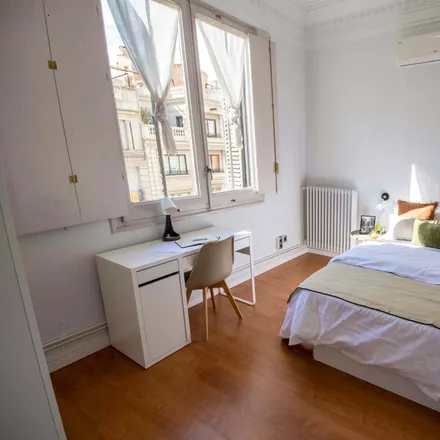 Rent this 6 bed room on Carrer de Balmes in 364, 08006 Barcelona