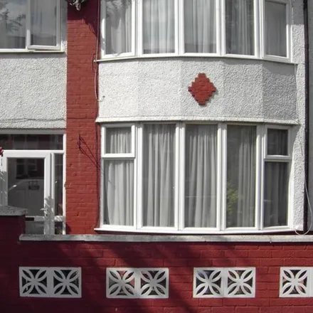 Rent this 2 bed house on London in West Green, ENGLAND