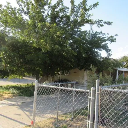 Buy this studio apartment on 2905 Higham Avenue in Lake Isabella, Kern County