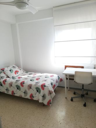 Rent this 6 bed room on Barriada Cdad. del Aljarafe in 41927 Mairena del Aljarafe, Sevilla