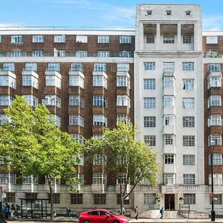Image 8 - Russell Court, Woburn Place, London, WC1H 0LH, United Kingdom - Loft for rent