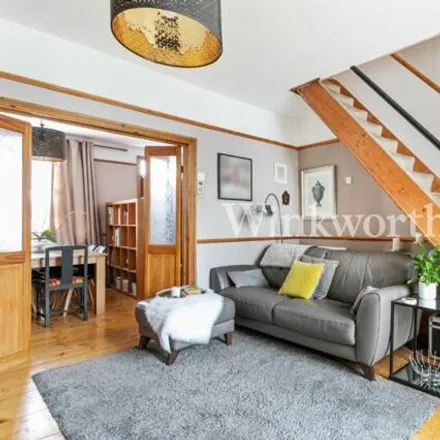 Image 4 - Pymmes Road, Bowes Park, London, N13 4RY, United Kingdom - Townhouse for sale
