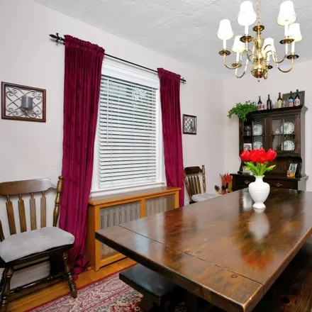 Image 7 - 87-14 253rd Street, New York, NY 11426, USA - House for sale