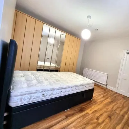 Rent this studio apartment on 701 Ecclesall Road in Sheffield, S11 8TB
