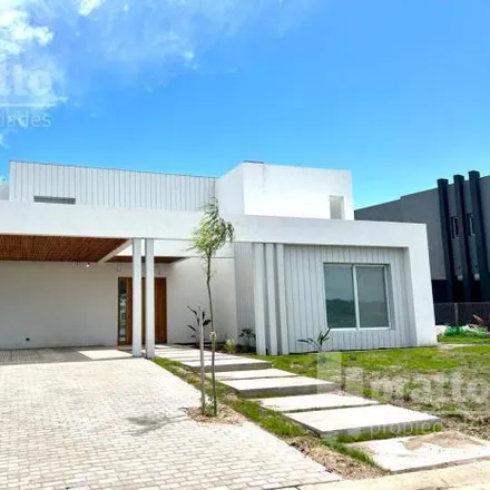 Buy this 4 bed house on Escuela No. 3 General Don José de San Martín in Enciso 1409, Partido de Tigre