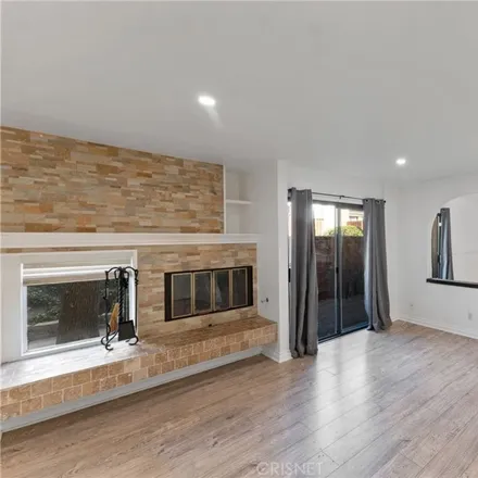 Image 1 - 13825 Beaver Street, Los Angeles, CA 91342, USA - Townhouse for sale
