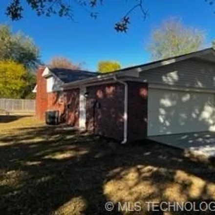 Image 4 - 2604 Rutherford Street, Muskogee, OK 74403, USA - House for sale