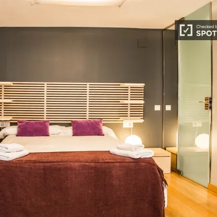 Rent this studio apartment on Travessera de Gràcia in 208, 08012 Barcelona