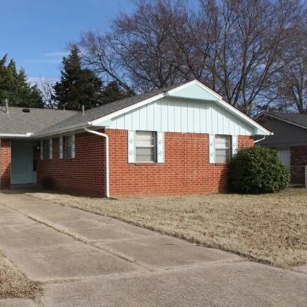 Rent this 3 bed house on 1305 E Boyd St in Norman, Oklahoma