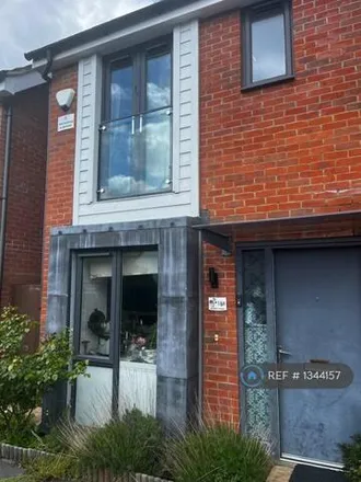 Rent this 3 bed duplex on 29 Robert Parker Road in Reading, RG1 3FJ