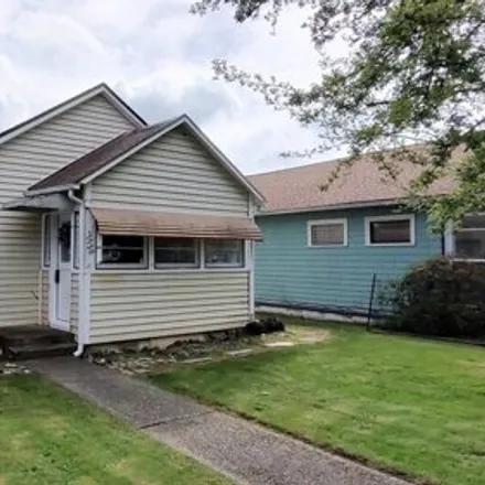 Buy this 3 bed house on 1562 Minor Street in Hoquiam, WA 98550