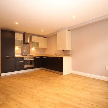 Image 5 - Queens Road, Guildford, GU24 0NW, United Kingdom - Apartment for rent