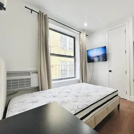 Image 2 - 330 Starr Street, New York, NY 11237, USA - Room for rent