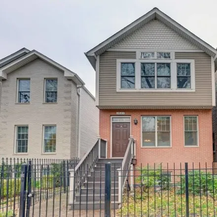 Buy this 3 bed house on 1621 West Huron Street in Chicago, IL 60612