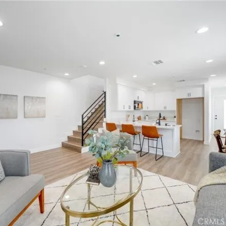 Image 7 - 1570 West 84th Street, Los Angeles, CA 90047, USA - House for sale