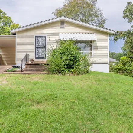 Buy this 3 bed house on 1415 Woodland Road in Poplar Bluff, MO 63901