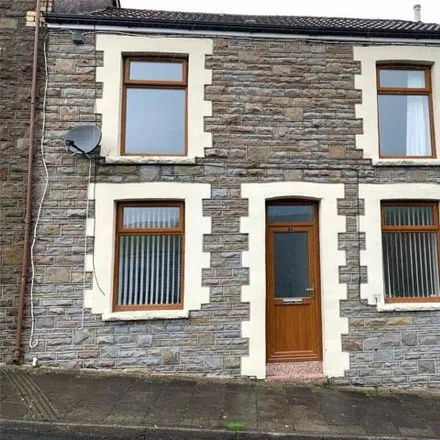 Rent this 3 bed townhouse on Brynbedw Road in Tylorstown, CF43 3AE