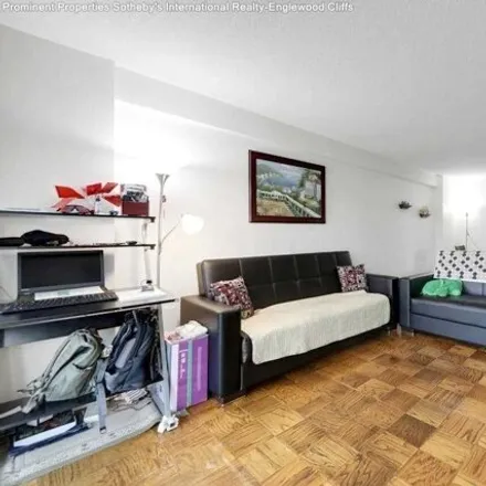 Image 2 - 555 North Ave Apt 4l, Fort Lee, New Jersey, 07024 - Apartment for sale