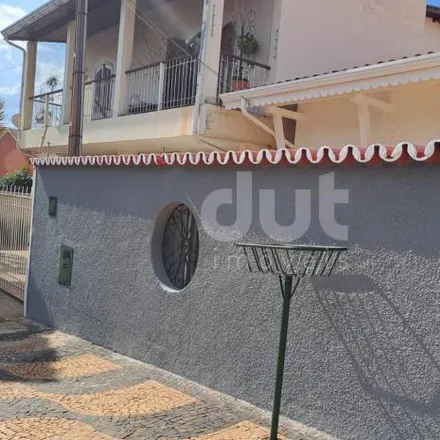 Rent this 3 bed house on Rua Roberto Simonsen in Taquaral, Campinas - SP