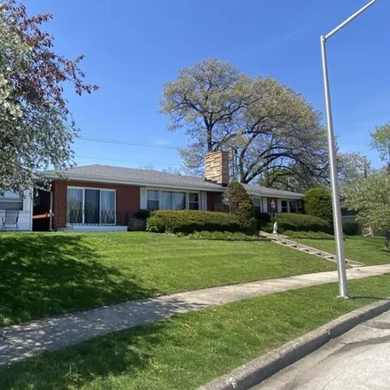Buy this 3 bed house on 9747 West Shore Drive in Oak Lawn, IL 60453