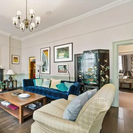 Rent this 5 bed townhouse on 71 Great Russell Street in London, WC1B 3BP