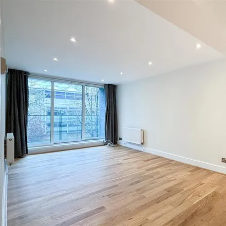 Image 3 - Lords View (2-83), Oak Tree Road, London, NW8 7HG, United Kingdom - Apartment for rent