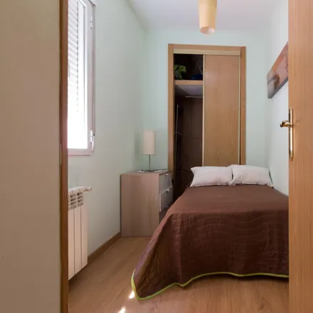 Rent this 3 bed room on Madrid in Calle de la Infanta Mercedes, 80