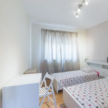 Rent this 3 bed room on Rua Pedro Álvares Cabral in 4435-332 Rio Tinto, Portugal
