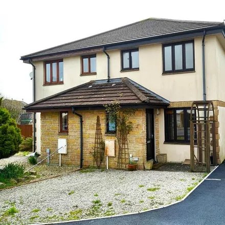 Rent this 3 bed duplex on Roskruge Close in Helston, TR13 8GL