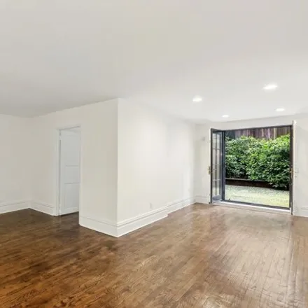 Image 1 - 128 East 65th Street, New York, NY 10065, USA - Townhouse for rent