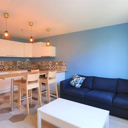 Rent this 5 bed apartment on 5 Rue Crépu in 38000 Grenoble, France