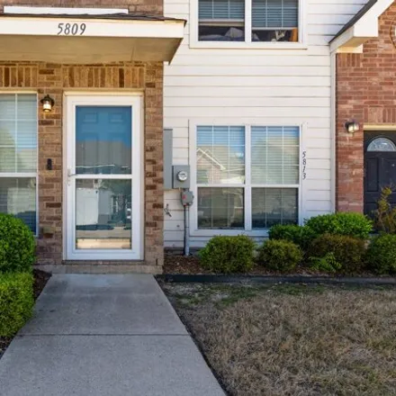 Image 3 - 5809 Giddyup Lane, Fort Worth, TX 76179, USA - Townhouse for sale