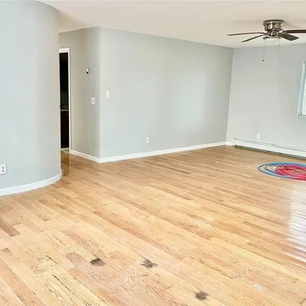 Rent this 3 bed apartment on 513 West Hudson Street in City of Long Beach, NY 11561