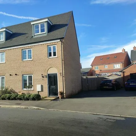 Rent this 4 bed house on Churchill Drive in Flitwick, MK45 1FZ