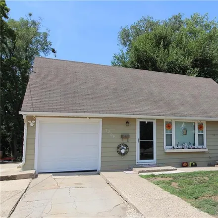 Buy this 4 bed house on 1400 Amos Avenue in Des Moines, IA 50315