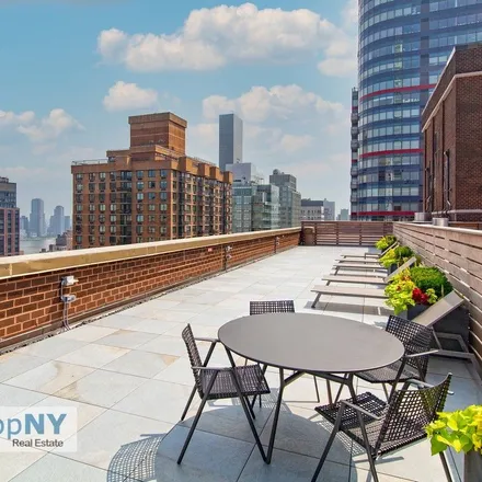 Buy this 1 bed condo on 220 East 54th Street in New York, NY 10022