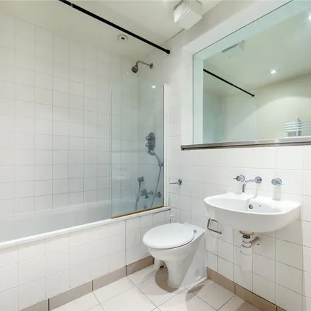 Image 4 - Matisse Court, 15-18 Featherstone Street, London, EC1Y 8SL, United Kingdom - Apartment for rent