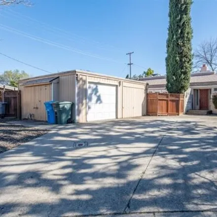 Buy this 3 bed house on 598 Hemlock Court in Vacaville, CA 95688