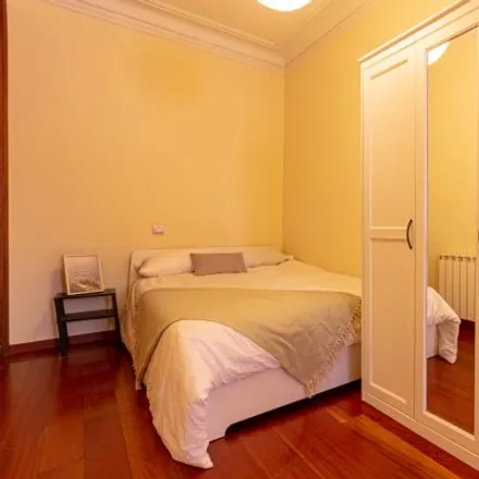 Rent this 3 bed room on som sis in Carrer Gran de Gràcia, 08001 Barcelona