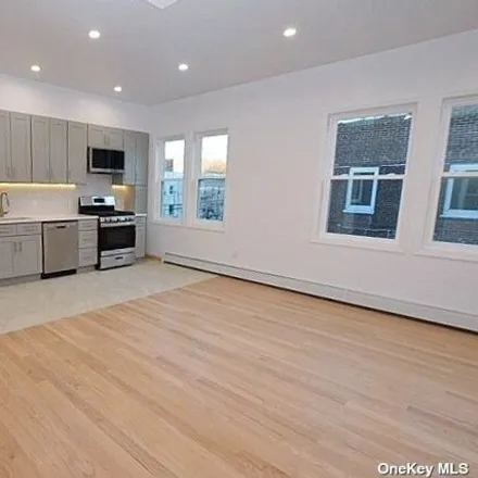 Image 2 - 48-23 44th Street, New York, NY 11377, USA - House for rent