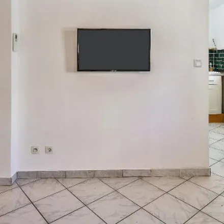 Rent this 3 bed apartment on 123 Avenue François Nardi in 83000 Toulon, France
