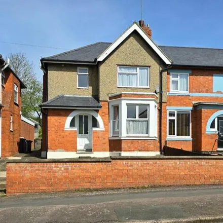 Buy this 3 bed house on Kingsland Avenue in West Northamptonshire, NN2 7PP