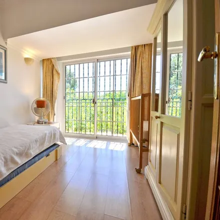 Rent this 4 bed house on Hotel Anantara Vilamoura Tesla Destination Charger in Volta do Quadrante, 8125-309 Quarteira