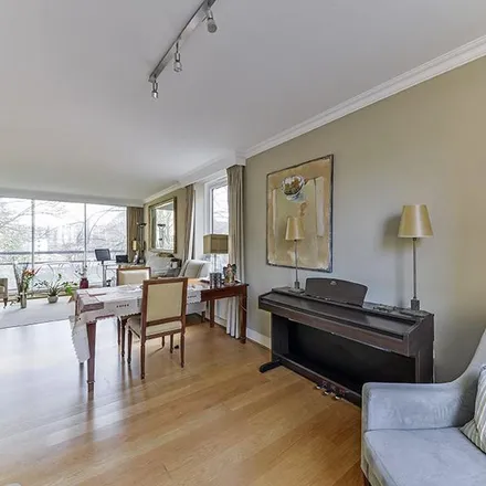Rent this 3 bed apartment on Hamilton House in Vicarage Gate, London