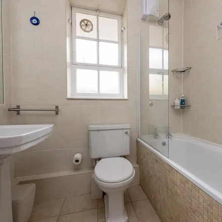 Image 2 - White House, Vicarage Crescent, London, SW11 3LW, United Kingdom - Apartment for rent